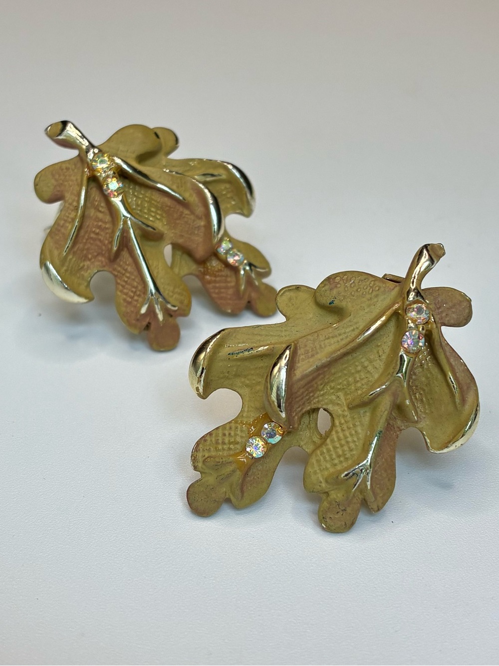 Gold-Tone Sarah Coventry 1960’s Mocha Leaf Clip-On Earrings. Women Jewelry